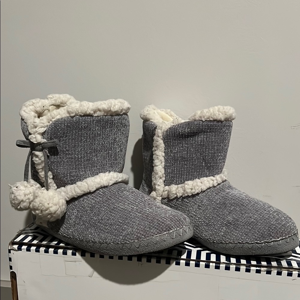 Totes Slipper Boots! Faux Fur Hard Bottom Lounge Shoe